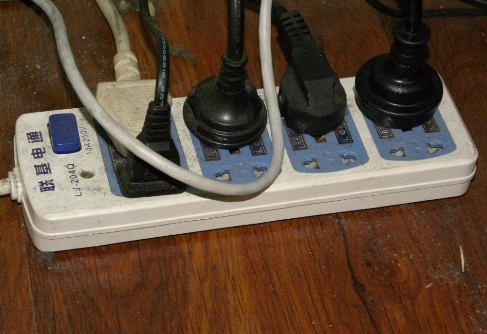 【珠江電纜】家里的插座進水了，怎么處理？